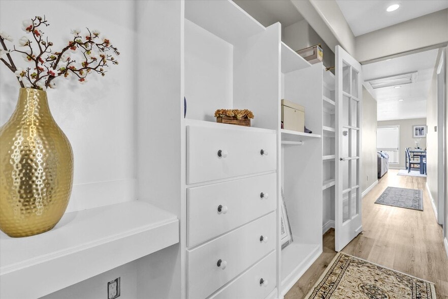 Building Photo - 2740 Highland Way