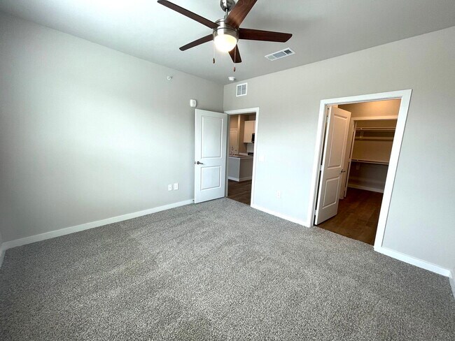 Building Photo - 3845 W Frontier Pkwy