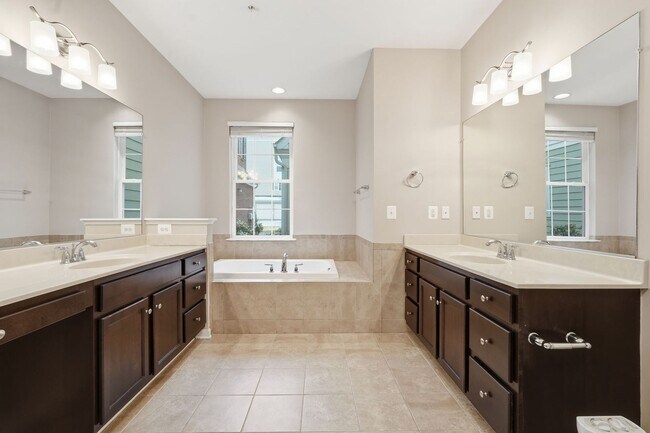 Building Photo - Welcome to your new home at The Villas at Eastgate!