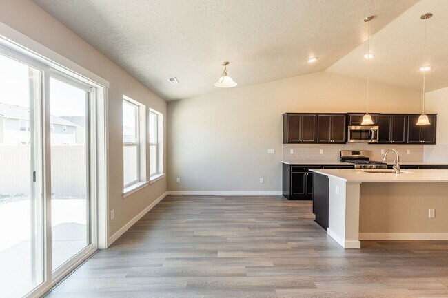 Building Photo - Perfect location for a 4 bed 2 bath with a...