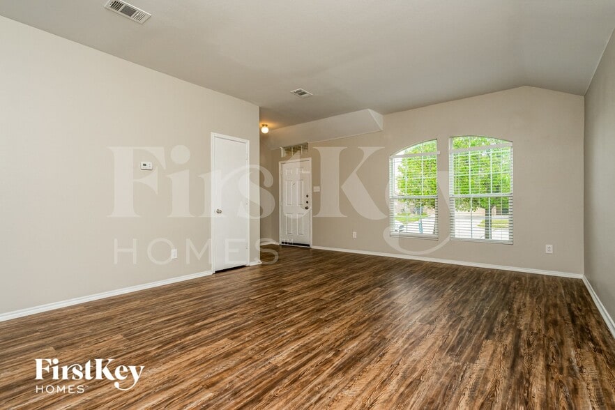 Building Photo - 3908 Windy Point Dr