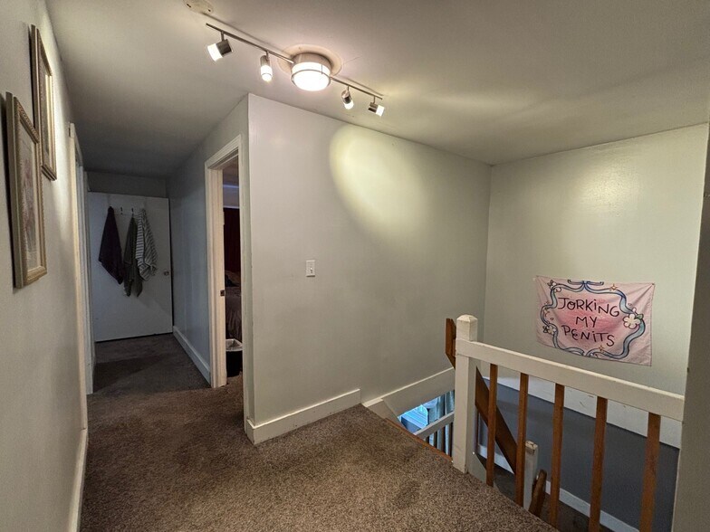 Building Photo - 39 Annandale Rd