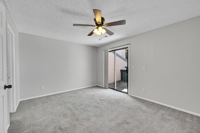 Building Photo - 3 Bed/1.5 Bath - Townhome in Colorado Spri...