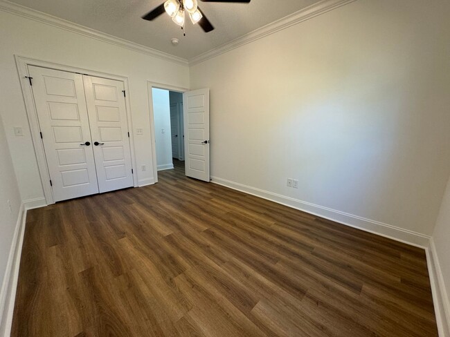 Building Photo - NEW 3/2.5 Gaited Townhouse in Downtown Rom...