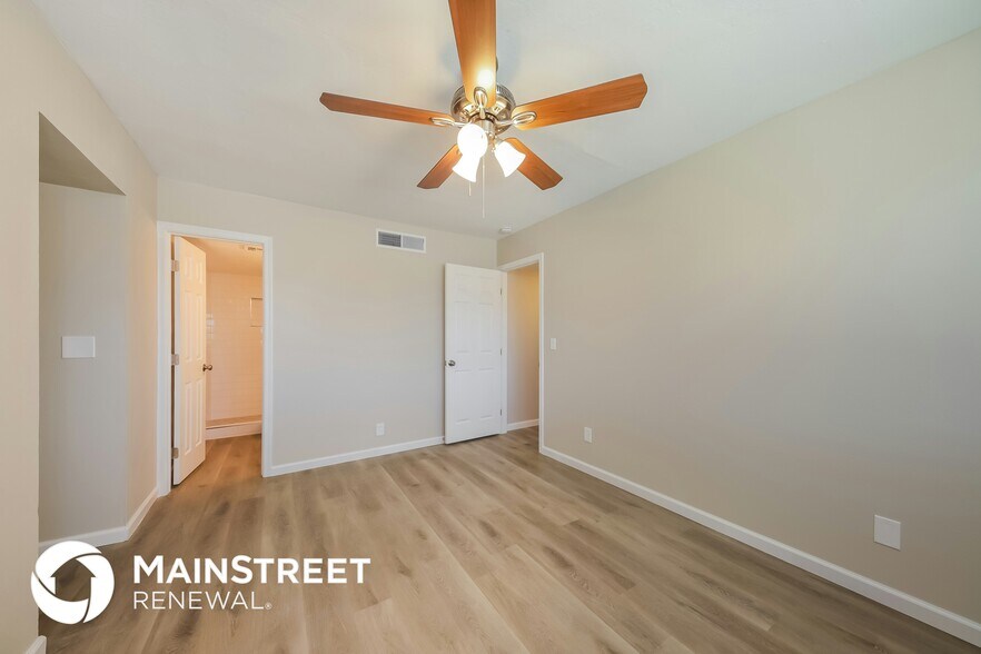 Building Photo - 4322 E Saint Catherine Ave