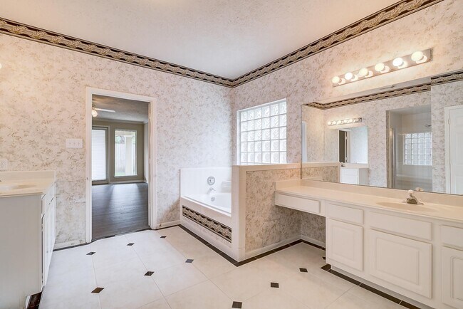 Building Photo - 17323 Jackson Pines Dr