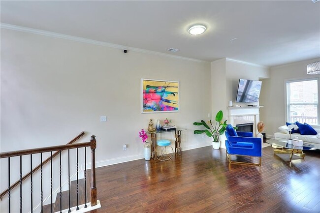 Building Photo - 1306 Harris Way S