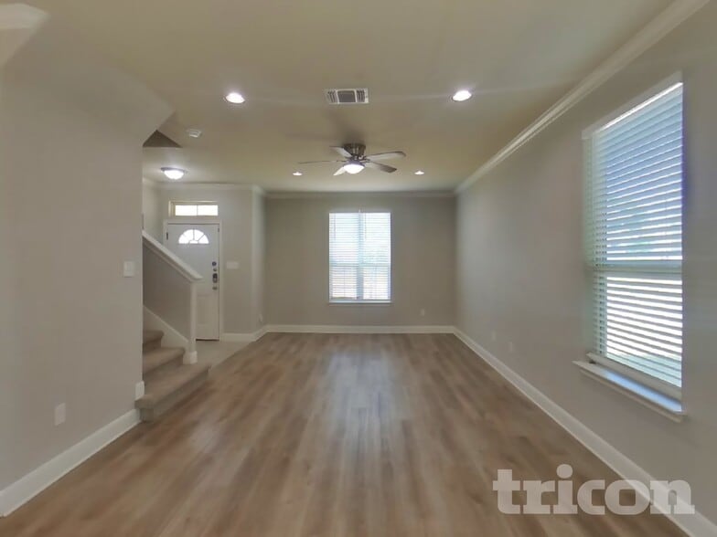 Building Photo - 4007 Anton Dr