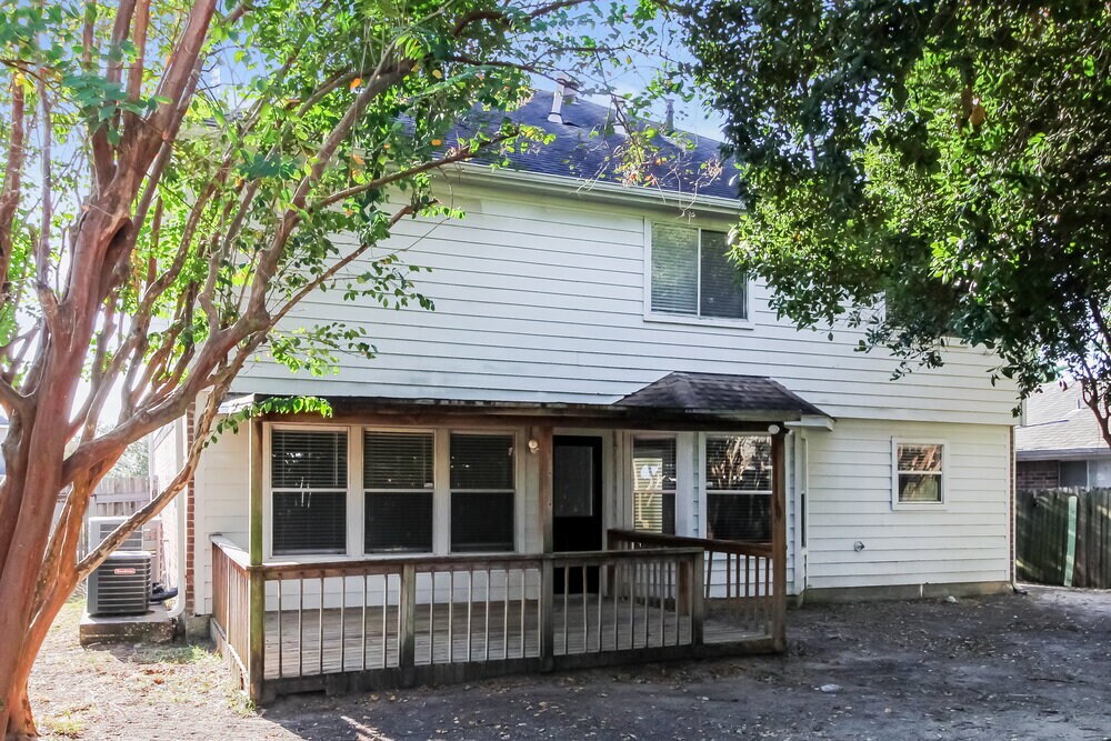 Building Photo - 14422 Cypress Valley Dr