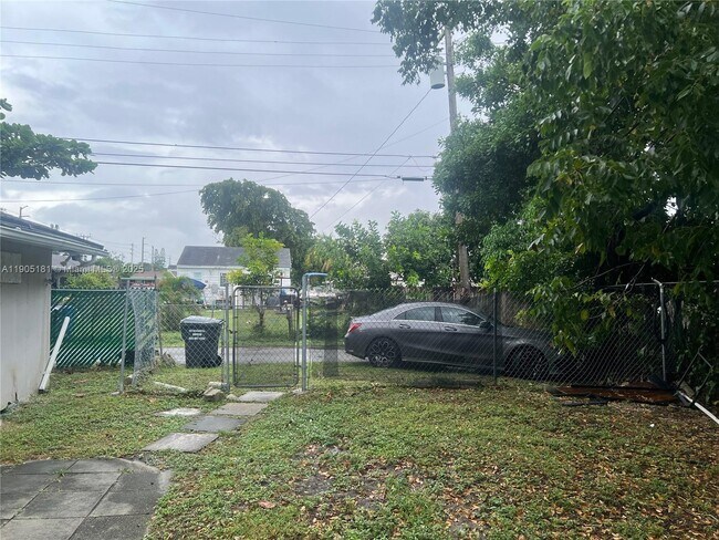 Building Photo - 2127 Cleveland St