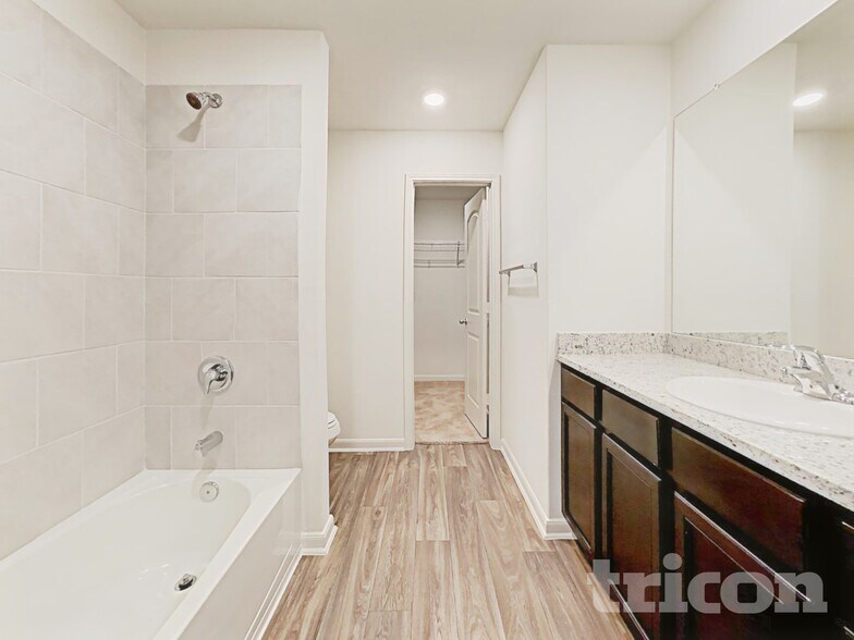 Building Photo - 11031 Chatham Ct