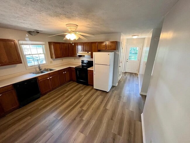 Building Photo - 1086 Duncan Ave