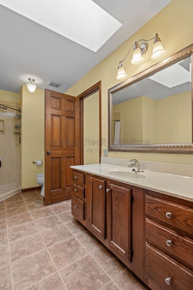 Building Photo - 254 Carmel Woods Dr