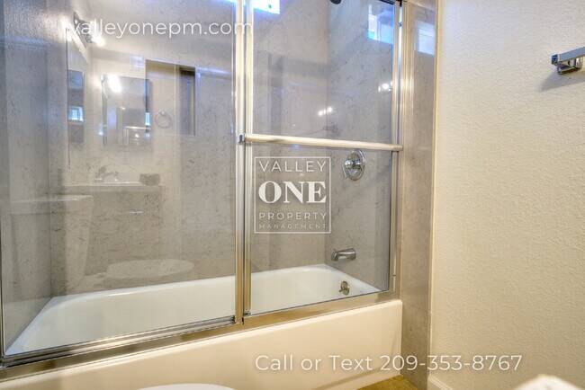 Building Photo - Totally Remodeled Home in Turlock: It's No...