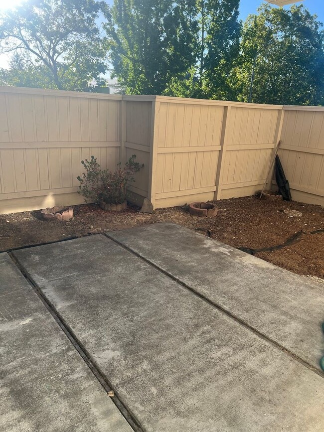 Building Photo - Charming Fully Remodeled 3 Bedroom, 2 Bath...