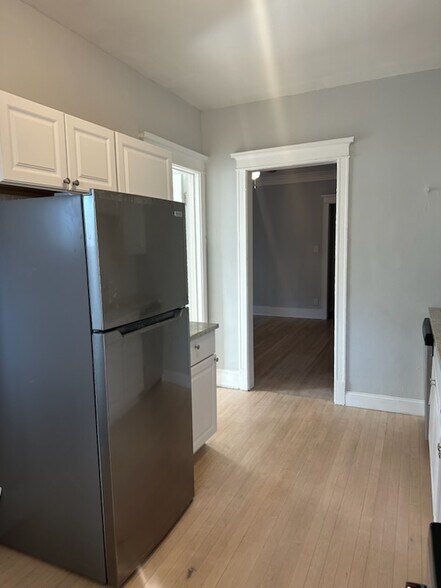 Building Photo - 4425 N Paulina St