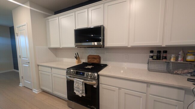 Building Photo - 2151 Charming Ave