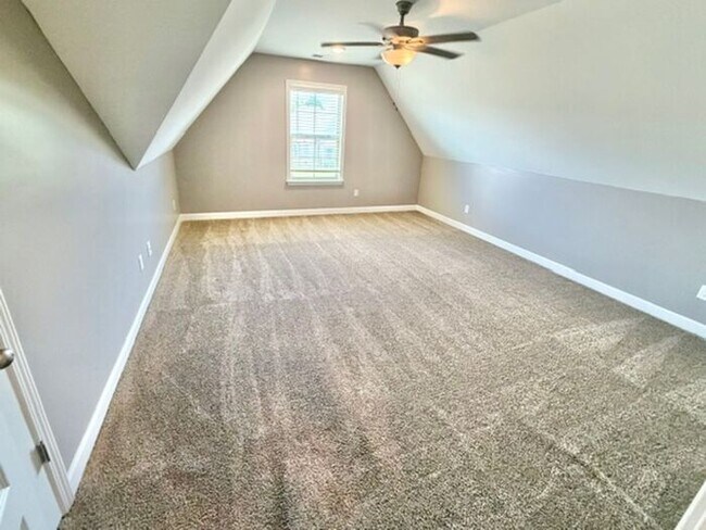 Building Photo - Now Leasing a 4-bedroom 3 bath home in Oakland, TN in Fairway Hills off of 64.