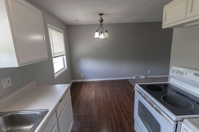 Building Photo - 7217 N Moberly Dr