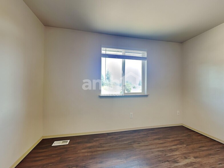 Building Photo - 16646 Rainier View Dr SE