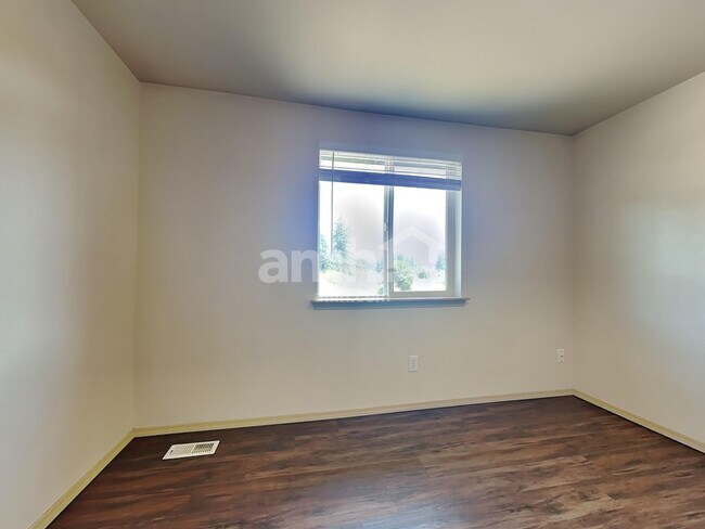 Building Photo - 16646 Rainier View Dr SE