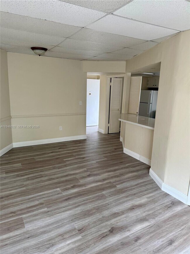 Building Photo - 9390 E Bay Harbor Dr