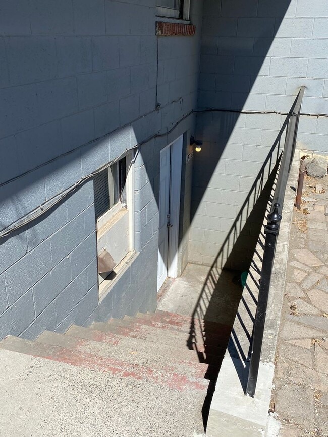 Building Photo - 706 S 5th Ave