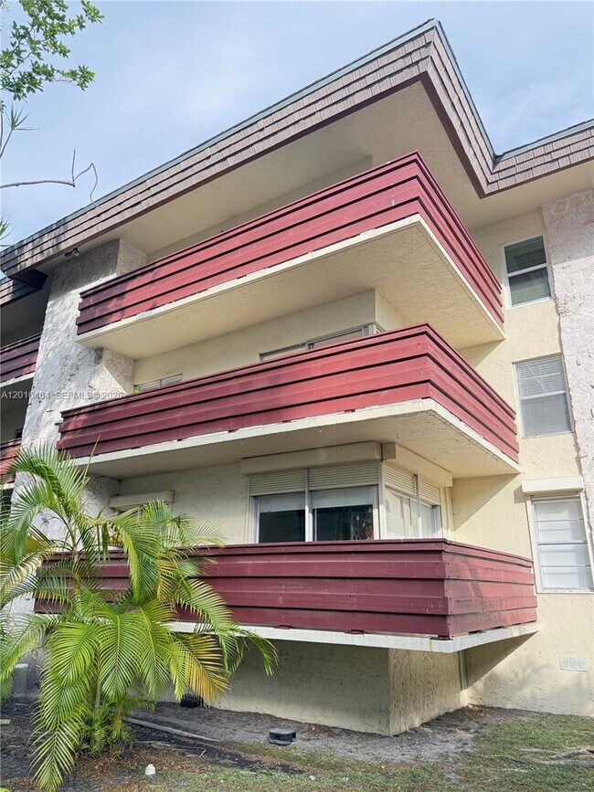 Building Photo - 1205 Mariposa Ave
