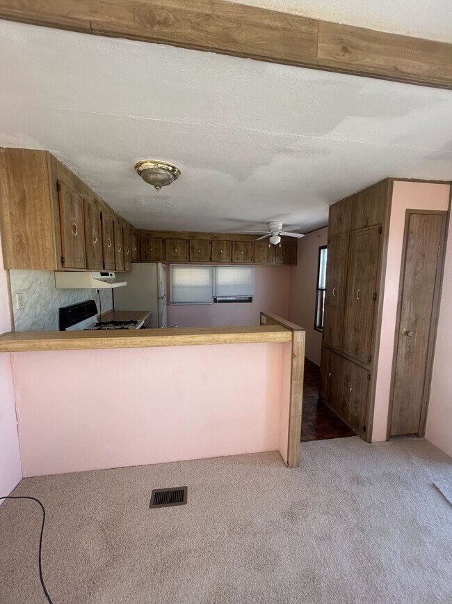 Building Photo - 3601 E Wyoming Ave