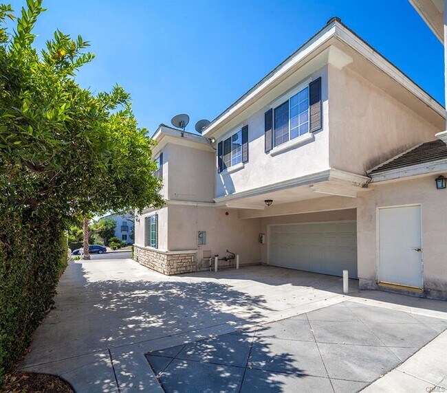 Building Photo - 1035 Fairview Ave