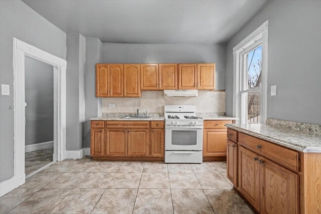 Building Photo - 250 S 5th Ave