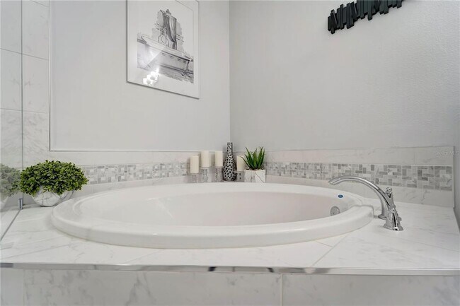 Building Photo - 8436 Miramar Way