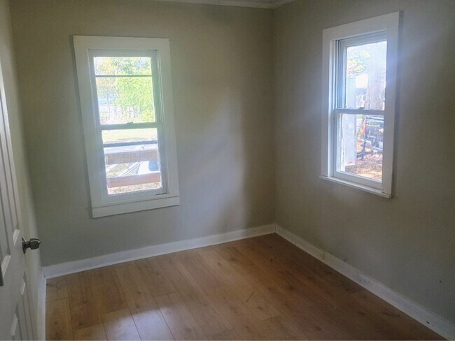 Building Photo - 301 E Olive St