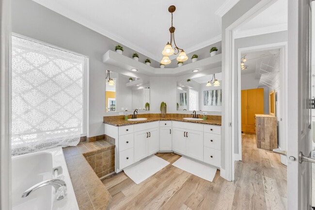 Building Photo - 53953 S River Rd