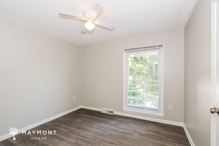 Building Photo - 111 Point Cir