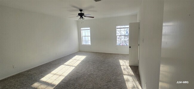 Building Photo - 17471 Red Oak Dr