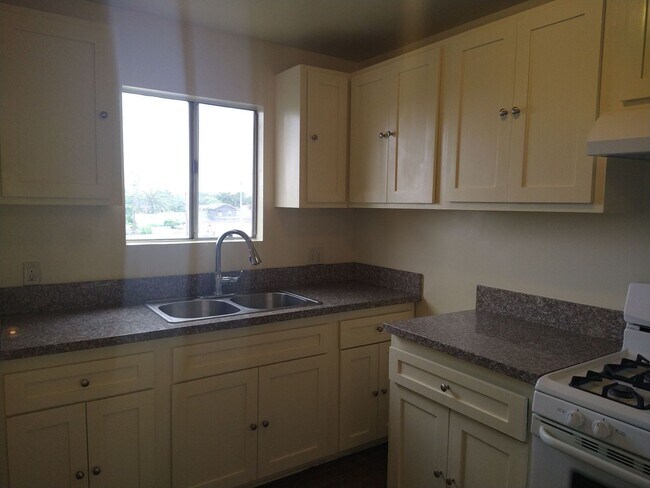 Interior Photo - 8209-8211 S Broadway