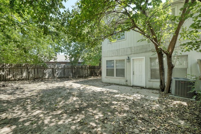 Building Photo - 6904 Deep Cir