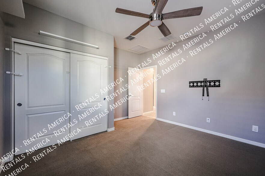 Building Photo - 4212 E Erie St