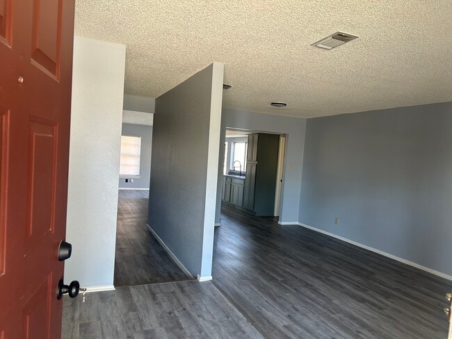 Building Photo - 1315 White Rock Dr