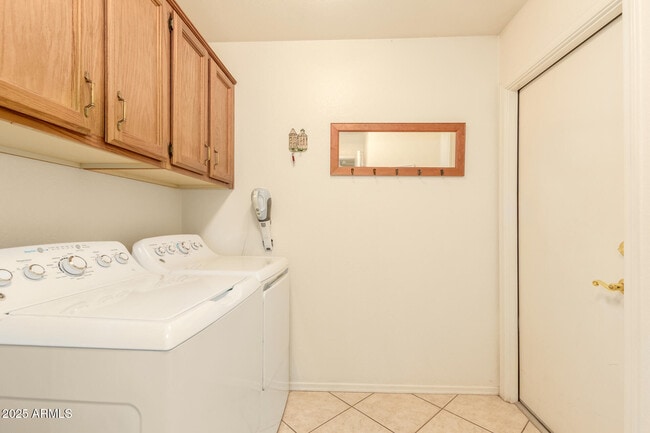 Building Photo - 9559 E Sunburst Dr