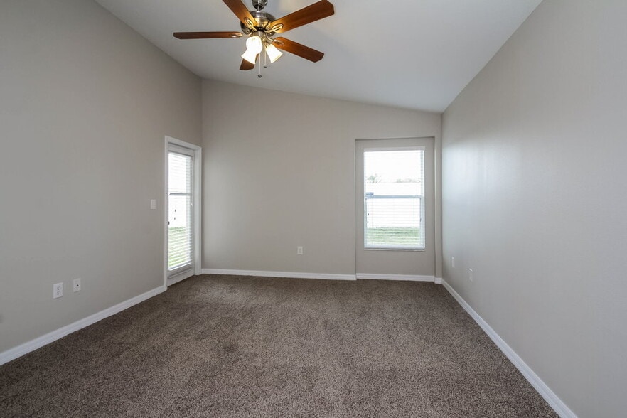 Building Photo - 10620 Shady Preserve Dr