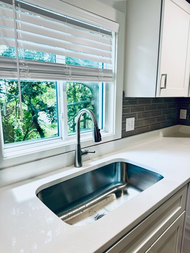 Building Photo - 510 N 2nd Ave