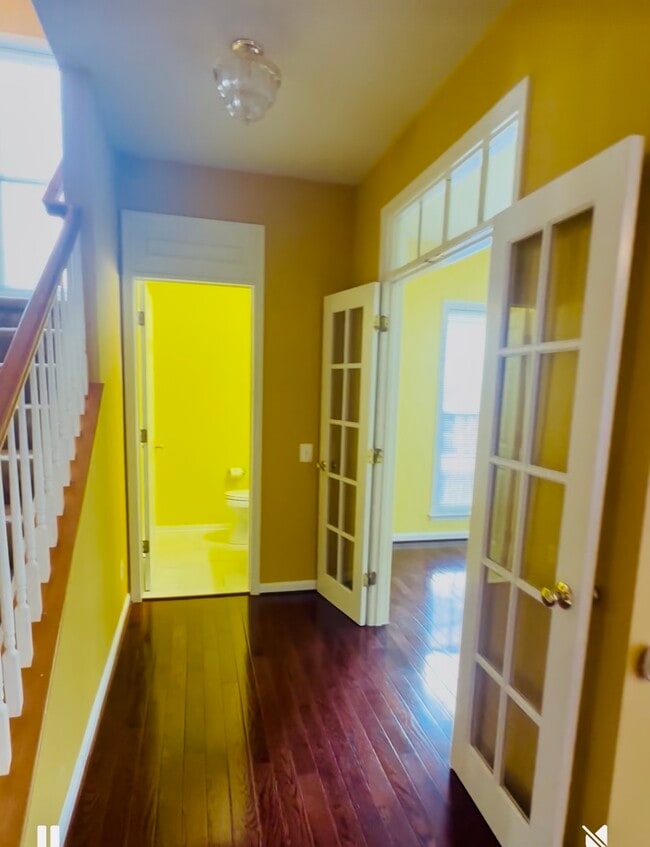 Building Photo - 22702 Lamoreaux Landing Square