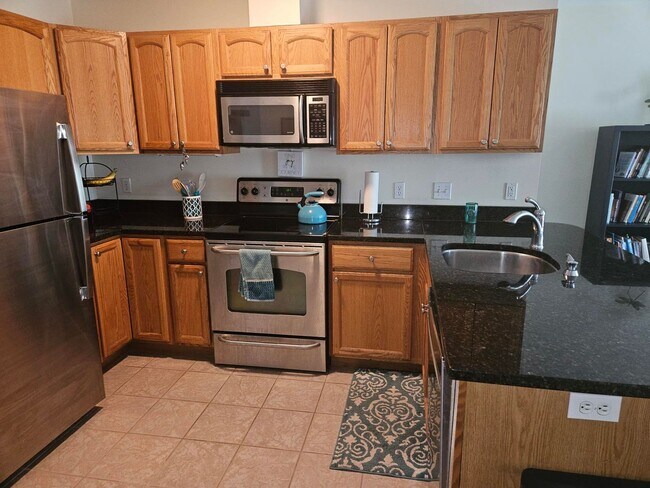 Building Photo - $2,650 2BD/1.5BA South Portland Near I-295