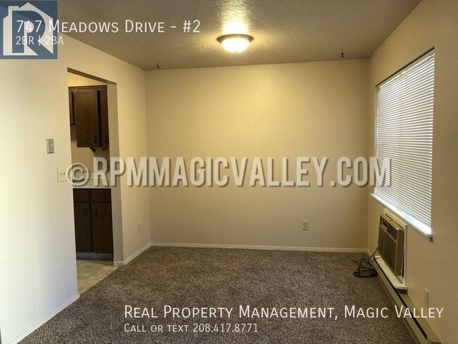 Building Photo - 747 Meadows Dr