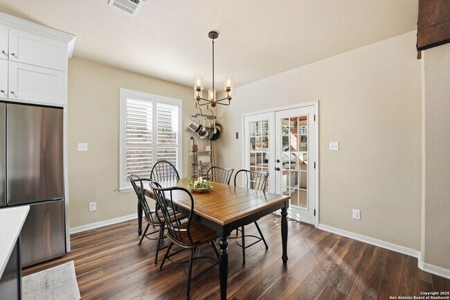 Building Photo - 711 Midway Crest