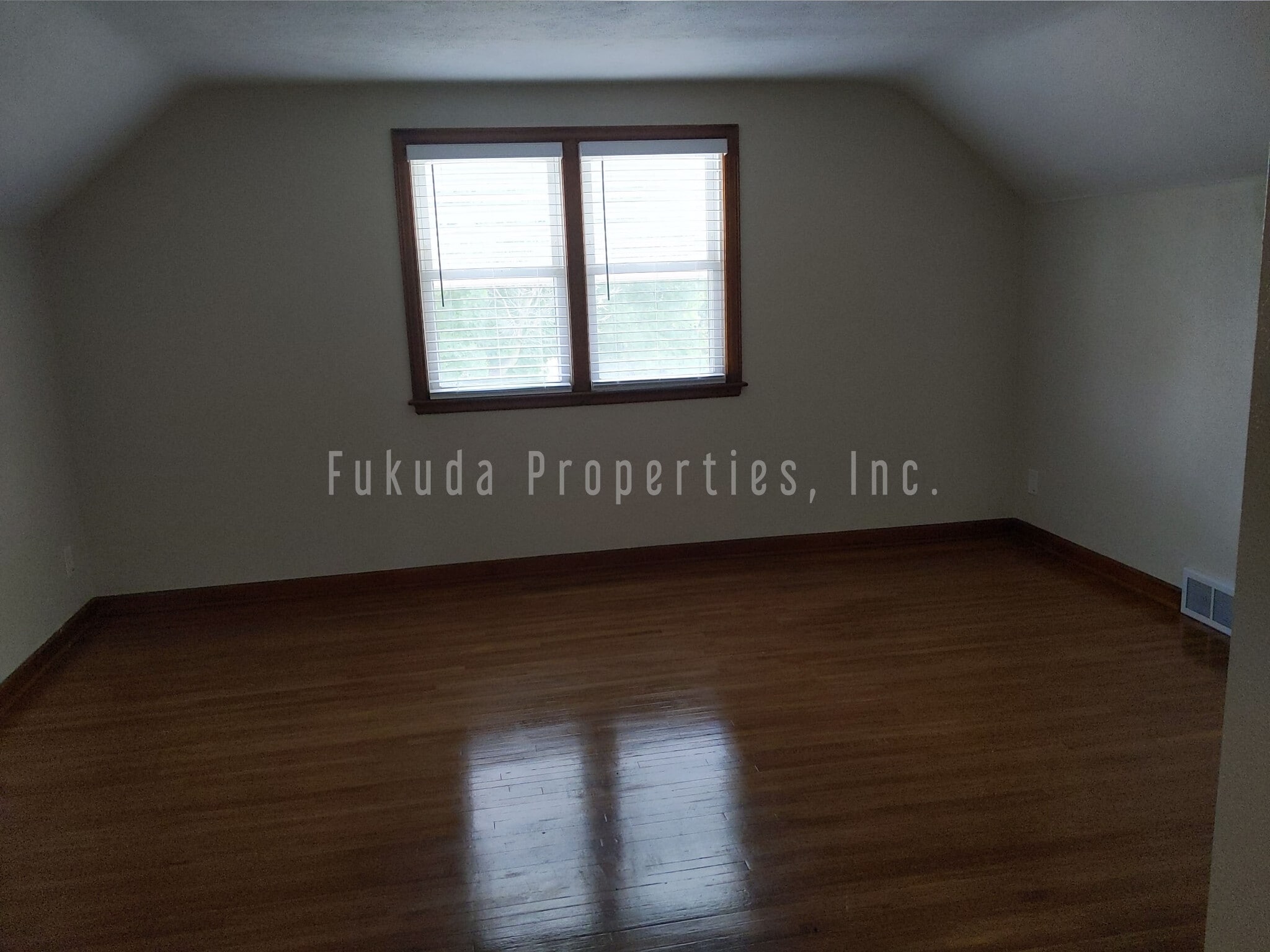 Living room - 2490 Forest Ave