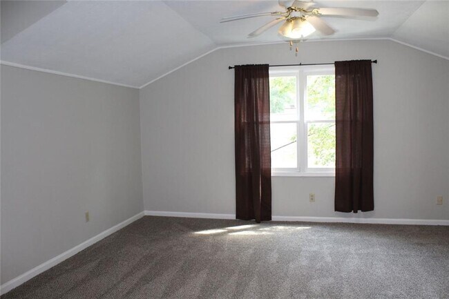 Building Photo - 1870 Rose Garden Ln