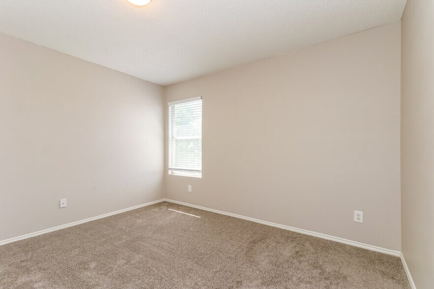 Building Photo - 8750 Gray Fox Ct